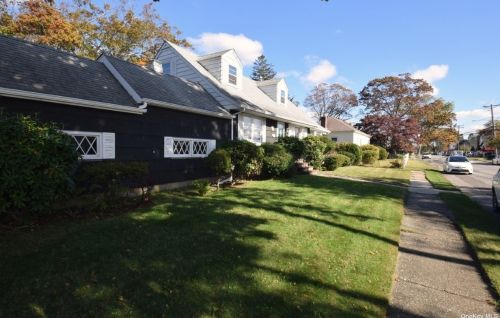 128 Liberty Ave, North Lindenhurst, NY 11757-4707
