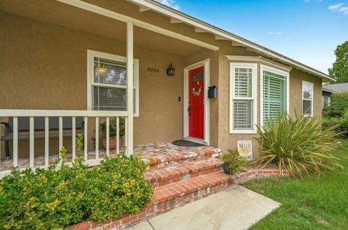 6654 Turnergrove Dr, Lakewood CA  90713-2752 exterior