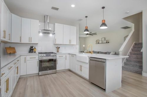 7579 Berkshire Pines Dr, Naples FL  34104-9445 exterior