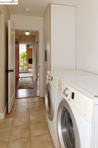 2509 Filbert St, Oakland CA 94607-2920 exterior