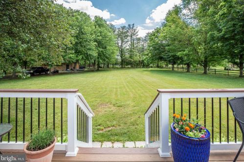 2327 Contest Ln, Haymarket VA  20169-1209 exterior