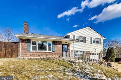 7403 Charlotte St, Springfield, VA 22150-3806