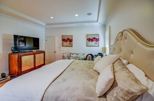 80 Navigator, Irvine CA  92620-3526 exterior