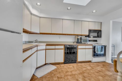 9055 Palisade Ave, North Bergen, NJ 07047-6147