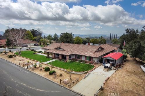 9011 Oak Creek Rd, Beaumont, CA 92223-5815