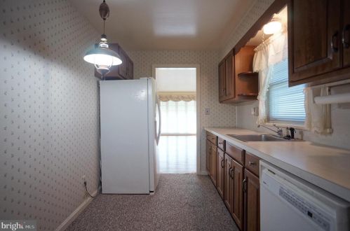 8 Brentwood Rd, Camp Hill PA  17011-2503 exterior