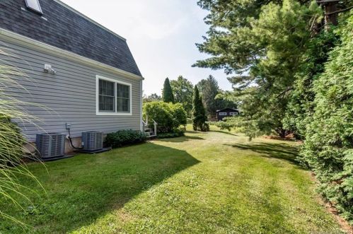 10 Spring Hill Rd, Southington CT  06489-1522 exterior