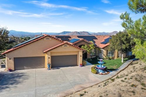 40107 Calle Breve, Temecula CA  92592-8692 exterior