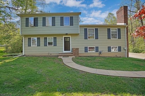 56 Mountain Ave, Warren, NJ 07059-5318
