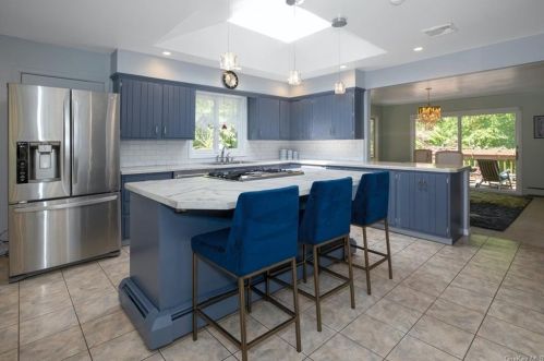 12 Fawn Hl Rd, Tuxedo Park NY  10987-3531 exterior