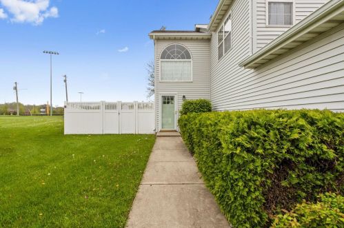 321 Heather Ln, Crown Point, IN 46307-9467