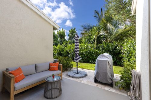 826 Kokomo Key Ln, Delray Beach FL  33483-6027 exterior