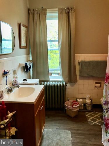 6 Lexington Ave, Camden NJ  08109-2014 exterior