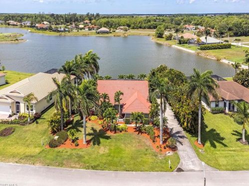 18013 Royal Tree Pkwy, Naples FL  34114-8941 exterior