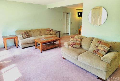 619 Cricket Ln, Woodbridge, NJ 07095-1544