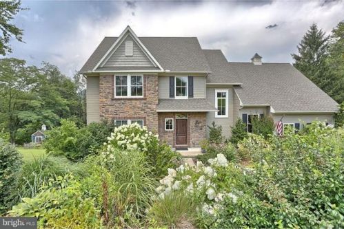 805 Crescent Ave, Moselem, PA 19526-1420