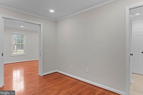 2360 Horseferry Ct, Herndon VA  20191-2742 exterior