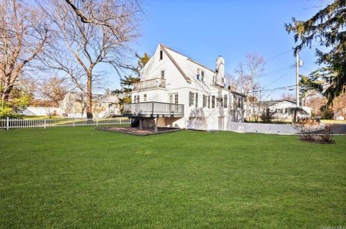 2 Tennyson St, Hartsdale NY  10530-1319 exterior