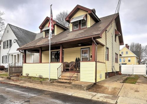 12 Holbrook Ct, Ansonia, CT 06401-1705