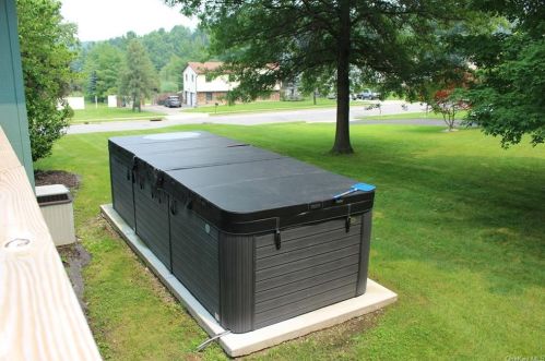 172 Barnes Rd, Washingtonville NY  10992-1932 exterior