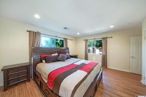 17536 Saticoy St, Van Nuys CA 91406-2333 exterior