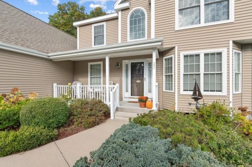 23 Compass Ct, Niantic, CT 06357-1645