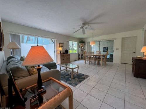 3036 Kings Lake Blvd, Naples, FL 34112-3613