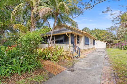 913 Sunset Rd, West Palm Beach, FL 33401-7543
