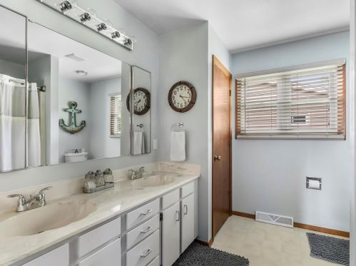 3319 Bellevue Pl, Two Rivers WI  54241-1527 exterior