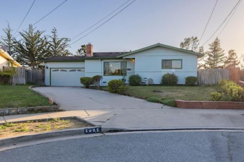 3002 Liberty Ct, Marina CA  93933-3619 exterior