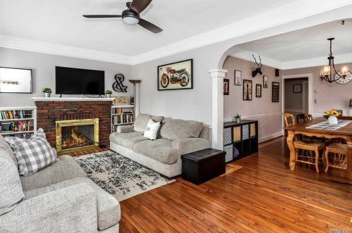 39 Beverly Ave, Floral Park NY  11001-3253 exterior