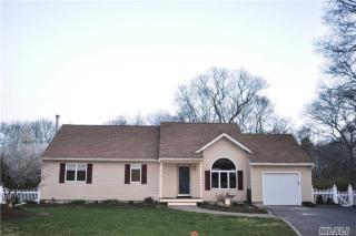 40 Bay Ave, Eastport, NY 11941-1310