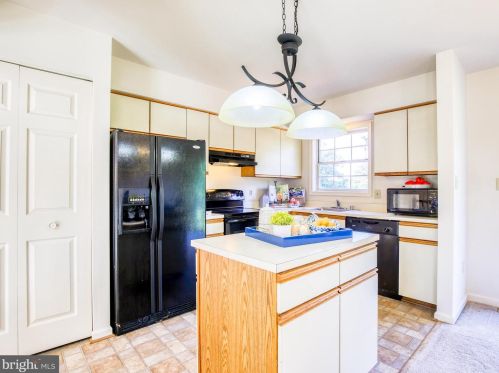 27 Cloverdale Pl, Charles Town WV  25414-4033 exterior