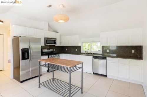 1790 Goss St, Oakland CA 94607-1165 exterior