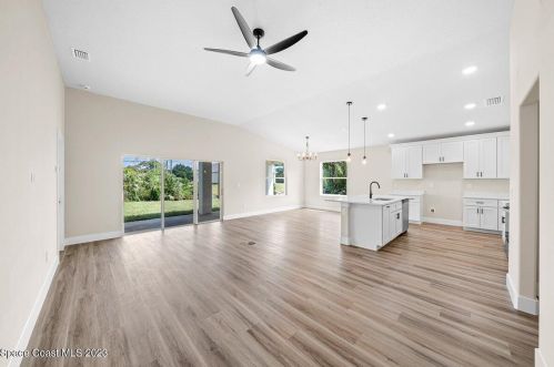 445 Escobar Ave, Melbourne, FL 32907-1714
