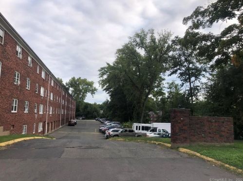 505 Burnside Ave, Hartford CT  06108-3556 exterior