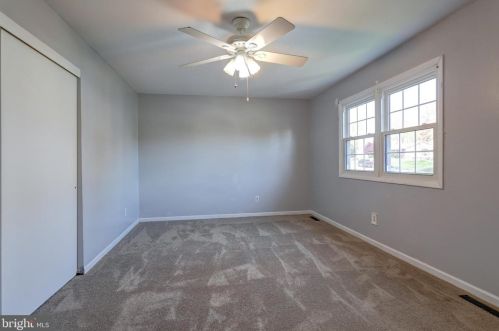 1942 Bergdoll Ave, Boothwyn PA 19061-2618 exterior