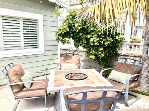 814 Capistrano Pl, San Diego CA 92109-8106 exterior