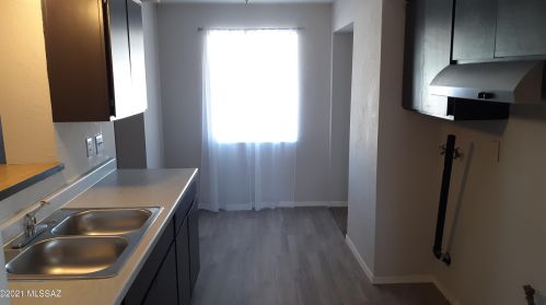 6201 29th St, Tucson AZ  85711-6815 exterior