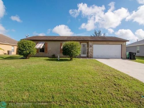 2049 Aquarius Ln, Fort Pierce, FL 34984-4401
