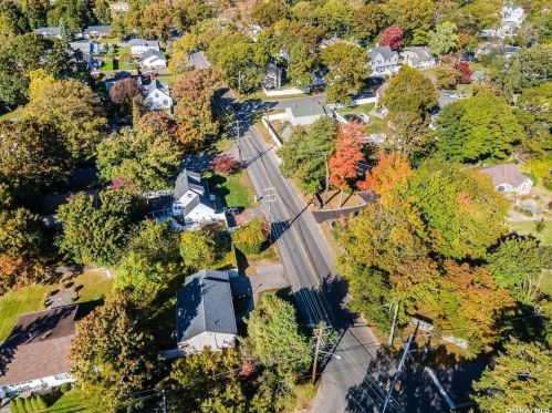 812 Larkfield Rd, Elwood NY  11731-6503 exterior