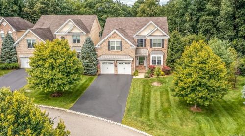 157 Stony Brook Rd, Fishkill, NY 12524-2985