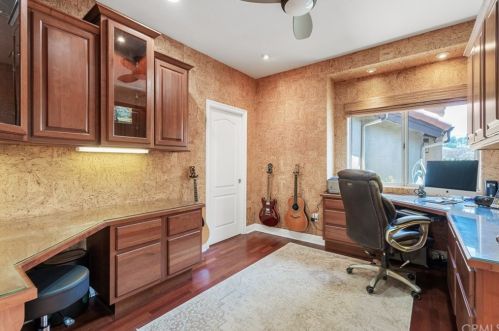 732 Buckingham Dr, Redlands CA  92374-6421 exterior