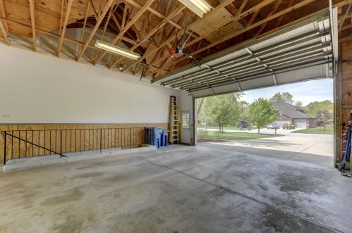 8601 Fair Oaks Ln, Dyer IN  46373-9395 exterior