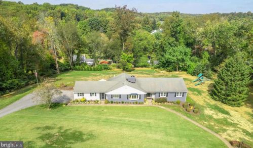 1 Little Wood Ln, Wilmington, DE 19807-2423