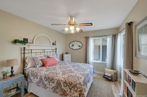 20046 Avenue Of The Oaks, Santa Clarita CA  91321-1361 exterior