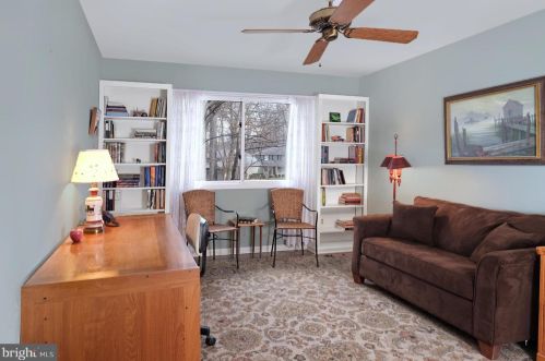 16 Hunters Cir, Lebanon NJ  08833-4395 exterior