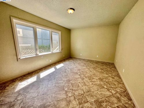 3053 Delaware St, Oakland, CA 94602-3219