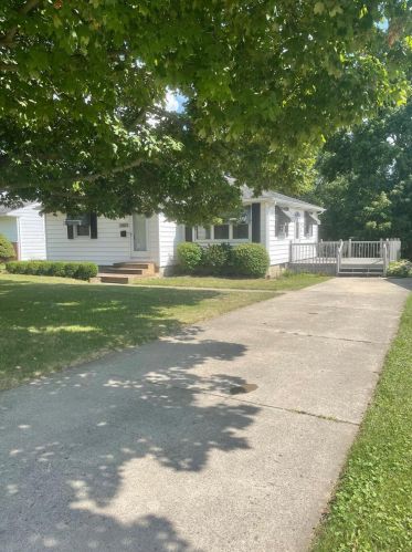1011 Leesburg Ave, Washington Ch, OH 43160-1256