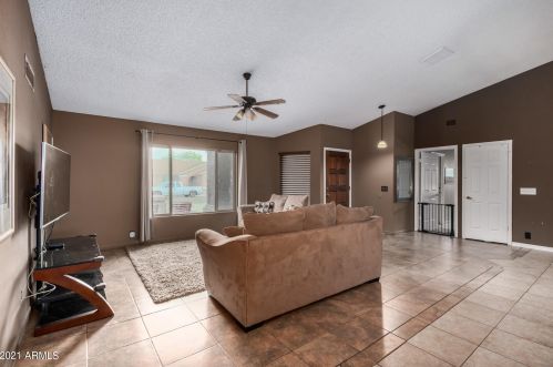 8828 Peck Dr, Glendale AZ  85301-4918 exterior